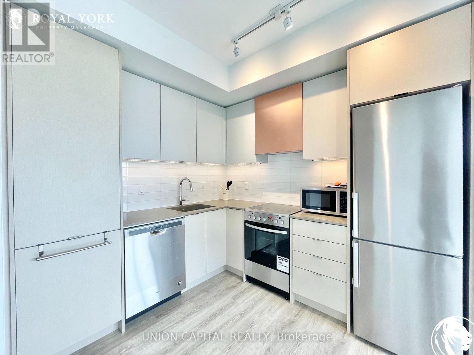 711 - 10 Gibbs Road, Toronto, Ontario  M9B 0E3 - Photo 3 - W12600562