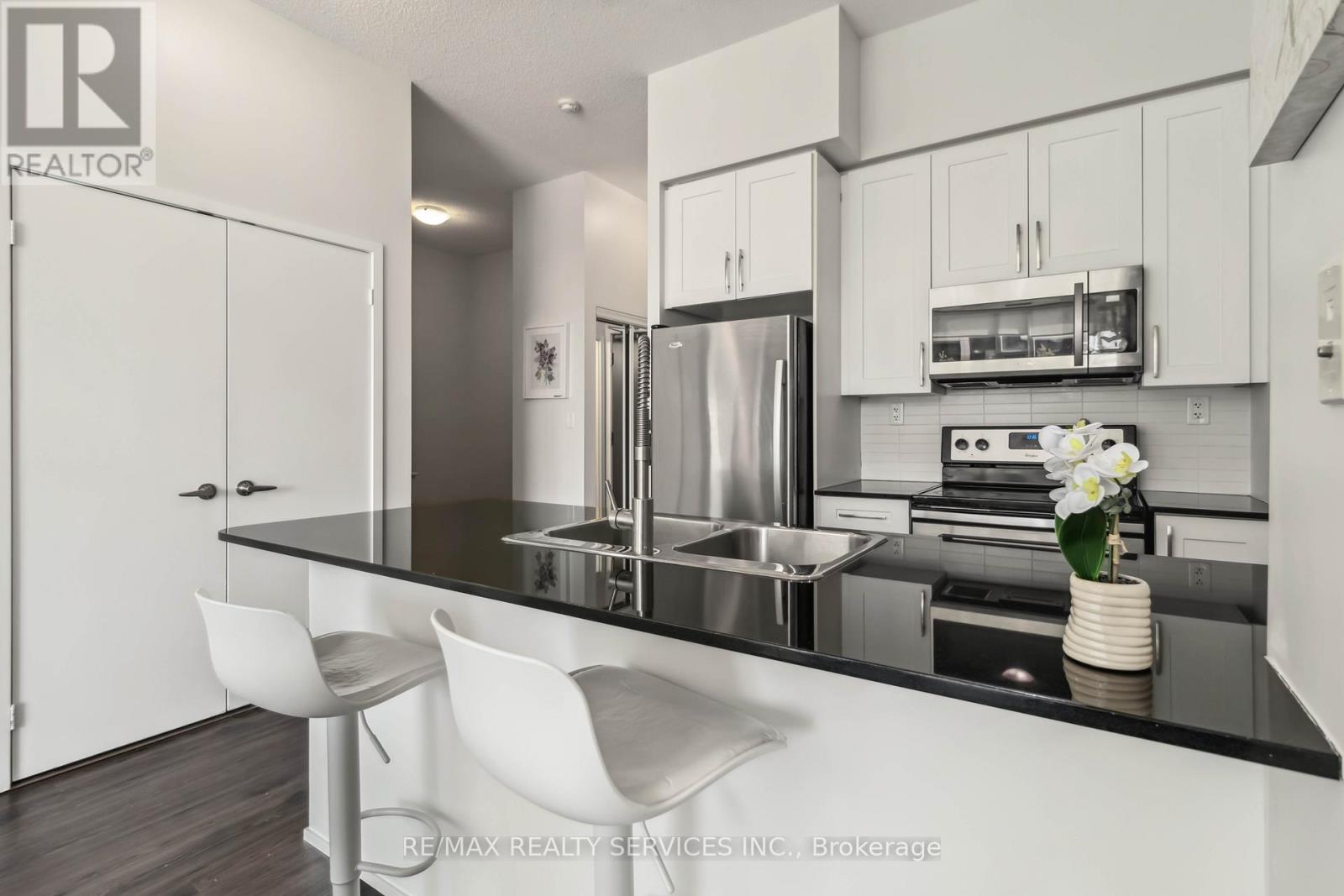 404 - 4065 Brickstone Mews, Mississauga, Ontario  L5B 0G3 - Photo 13 - W12600574