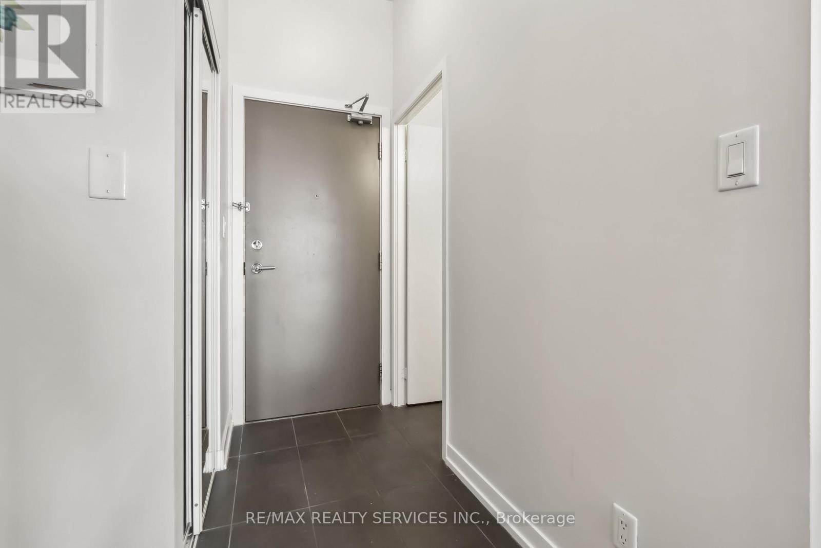 404 - 4065 Brickstone Mews, Mississauga, Ontario  L5B 0G3 - Photo 3 - W12600574