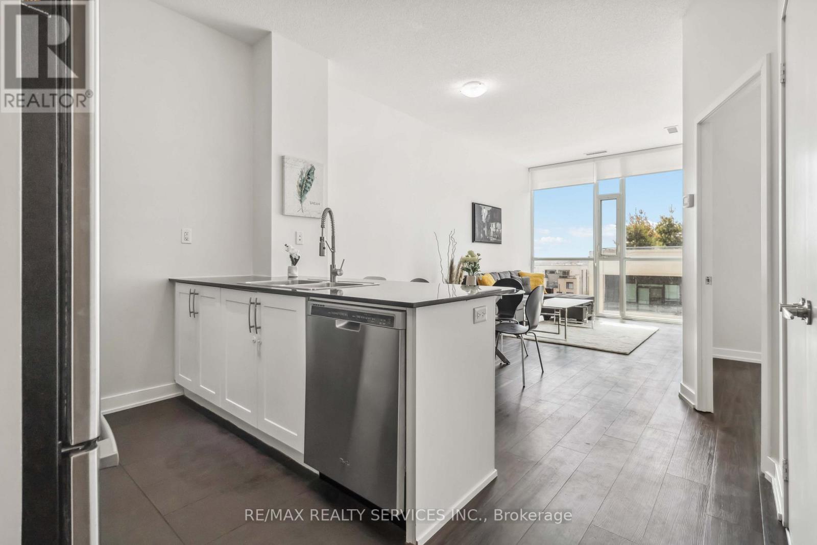 404 - 4065 Brickstone Mews, Mississauga, Ontario  L5B 0G3 - Photo 4 - W12600574