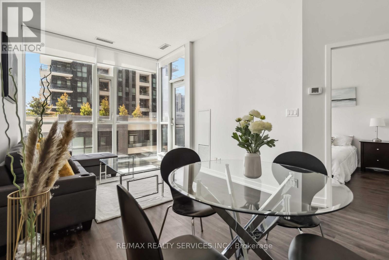 404 - 4065 Brickstone Mews, Mississauga, Ontario  L5B 0G3 - Photo 6 - W12600574