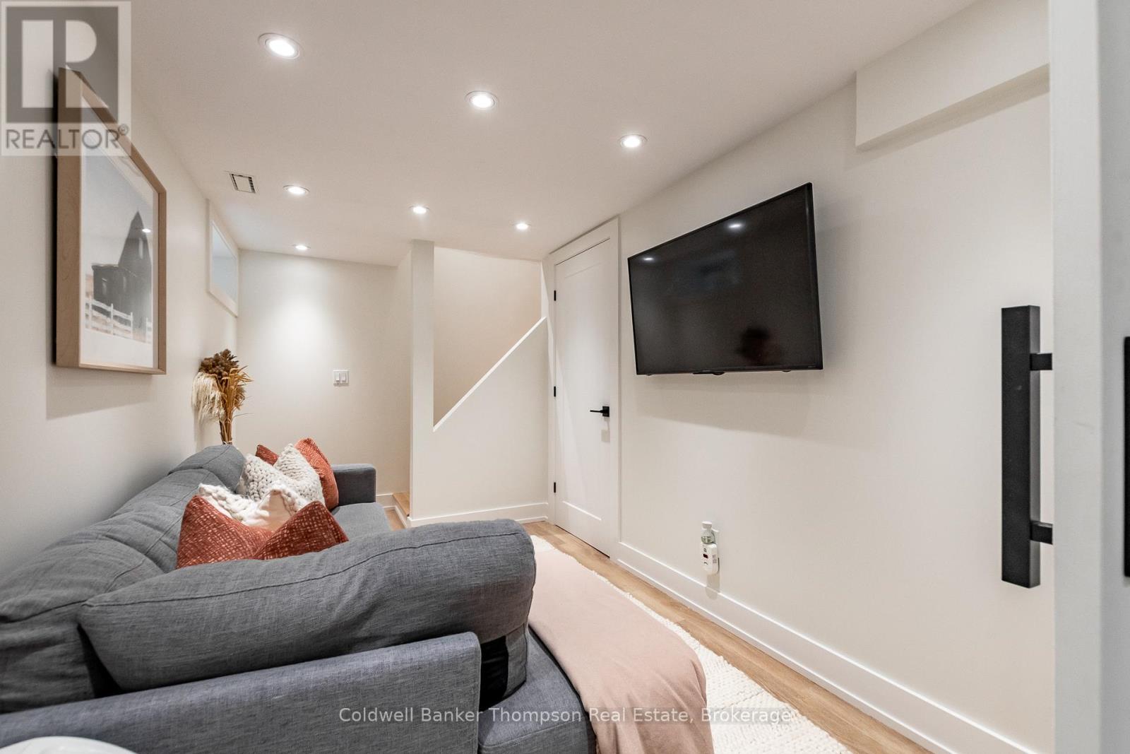 16 Walpole Street, Huntsville, Ontario P1H 1V3 - Photo 24 - X12443601