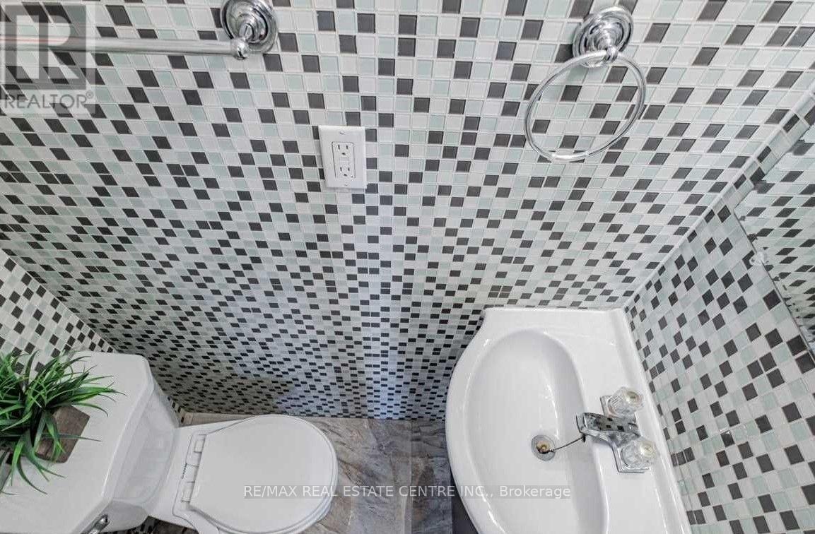 2 Milner Road, Brampton, Ontario  L6W 3A5 - Photo 10 - W12600638