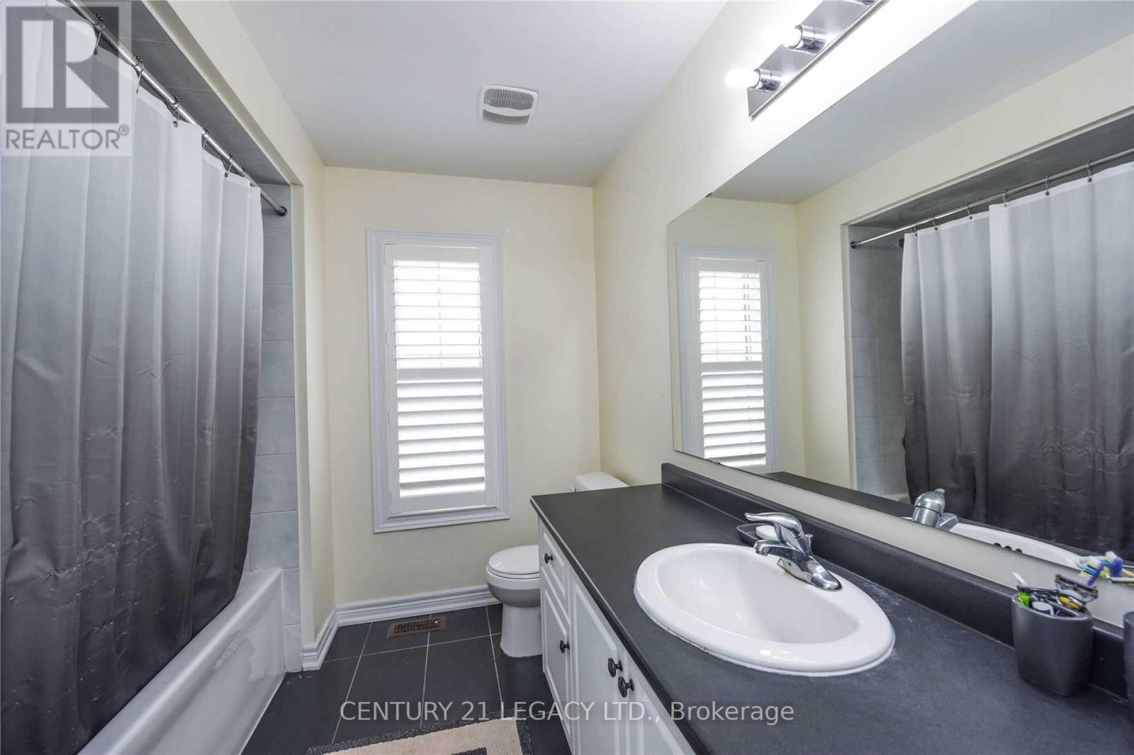 73 Buchanan Crescent, Brampton, Ontario  L6X 5M4 - Photo 9 - W12600640