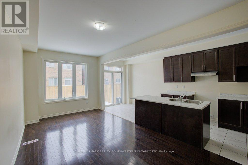 5 Donald Ficht Crescent, Brampton, Ontario  L7A 5H8 - Photo 10 - W12600646