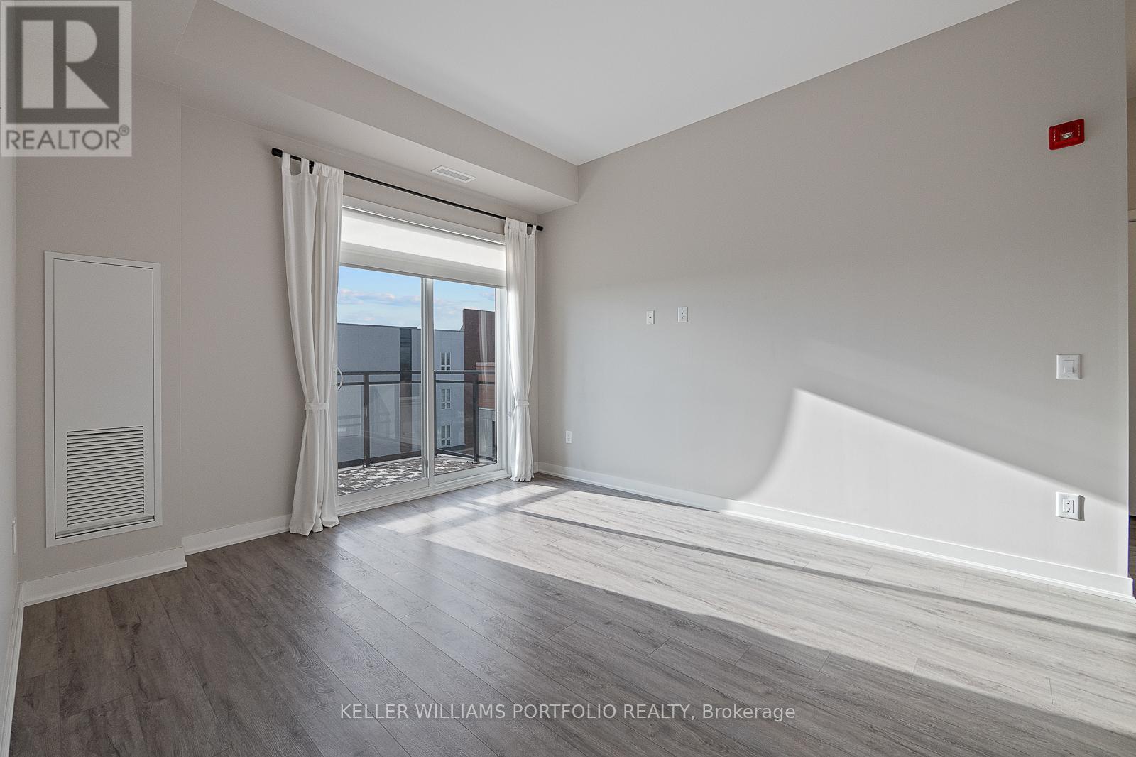 611 - 340 Plains Road E, Burlington, Ontario  L7T 0C2 - Photo 10 - W12600662