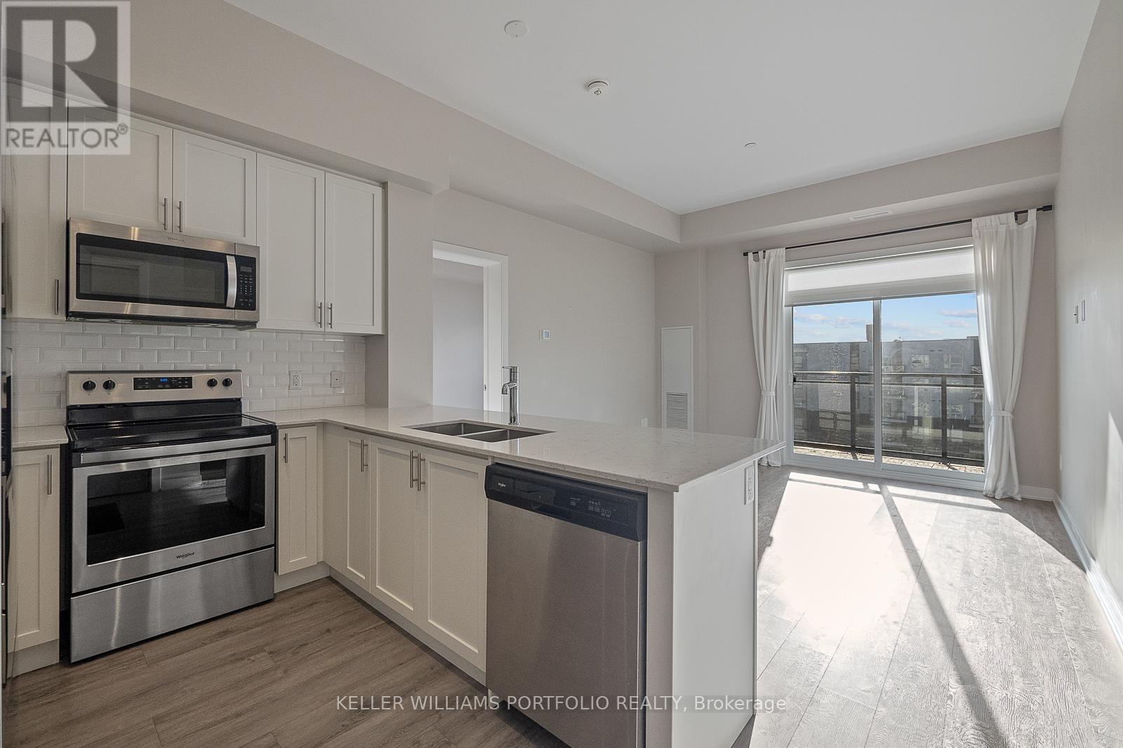 611 - 340 Plains Road E, Burlington, Ontario  L7T 0C2 - Photo 3 - W12600662