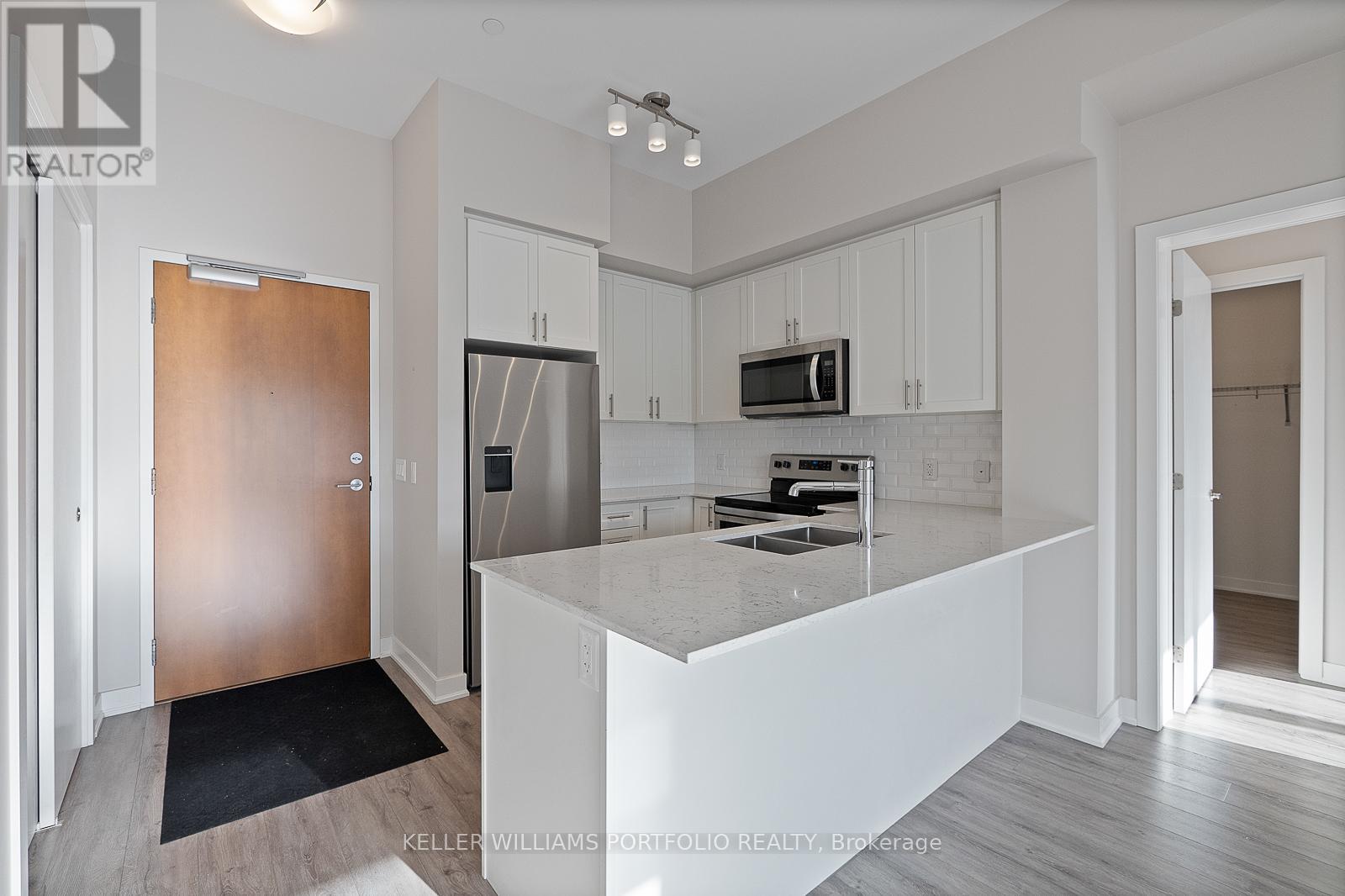 611 - 340 Plains Road E, Burlington, Ontario  L7T 0C2 - Photo 5 - W12600662