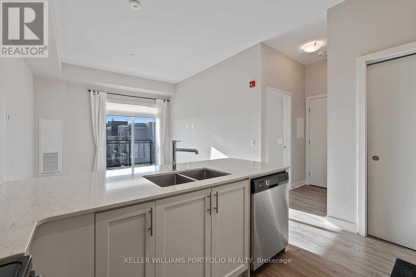 611 - 340 Plains Road E, Burlington, Ontario  L7T 0C2 - Photo 8 - W12600662