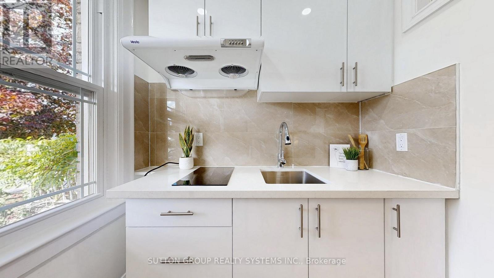 19 Montcalm Avenue, Toronto, Ontario  M6E 4N5 - Photo 17 - W12600666