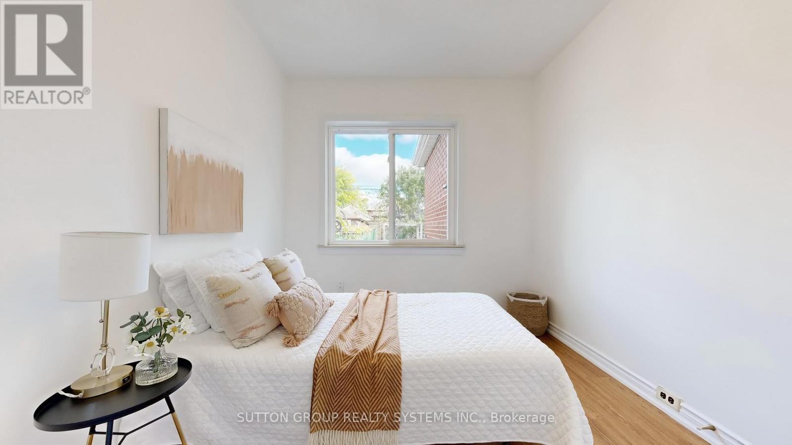 19 Montcalm Avenue, Toronto, Ontario  M6E 4N5 - Photo 23 - W12600666