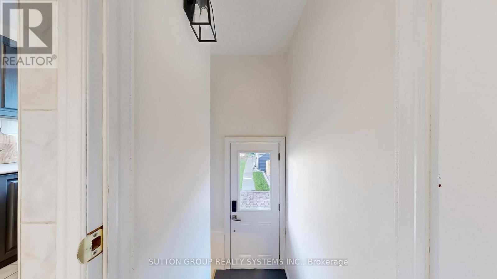 19 Montcalm Avenue, Toronto, Ontario  M6E 4N5 - Photo 27 - W12600666