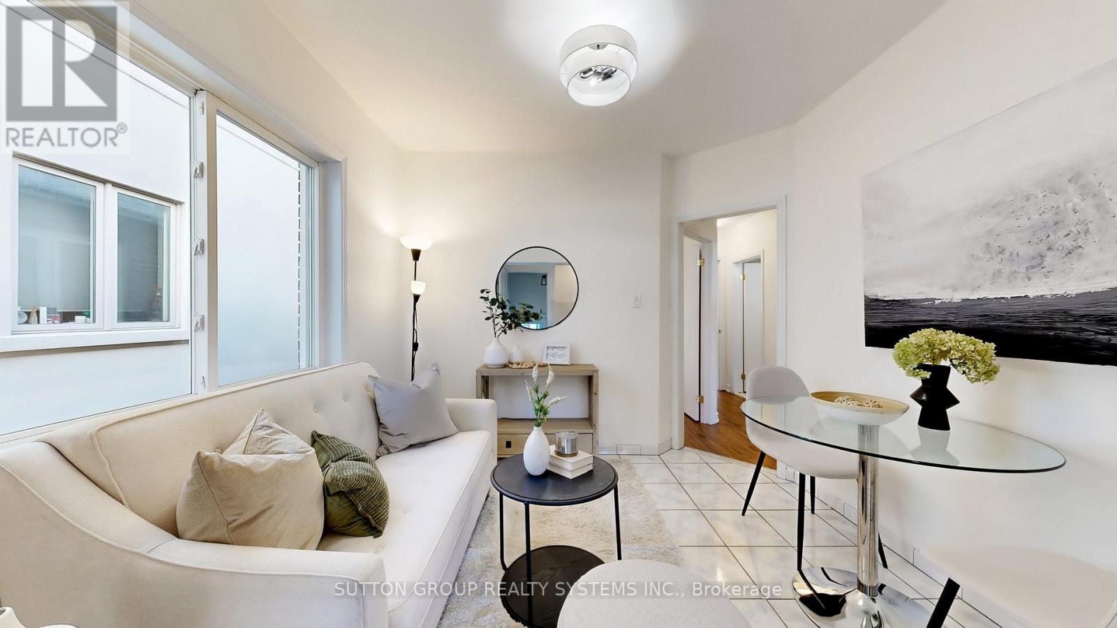 19 Montcalm Avenue, Toronto, Ontario  M6E 4N5 - Photo 4 - W12600666