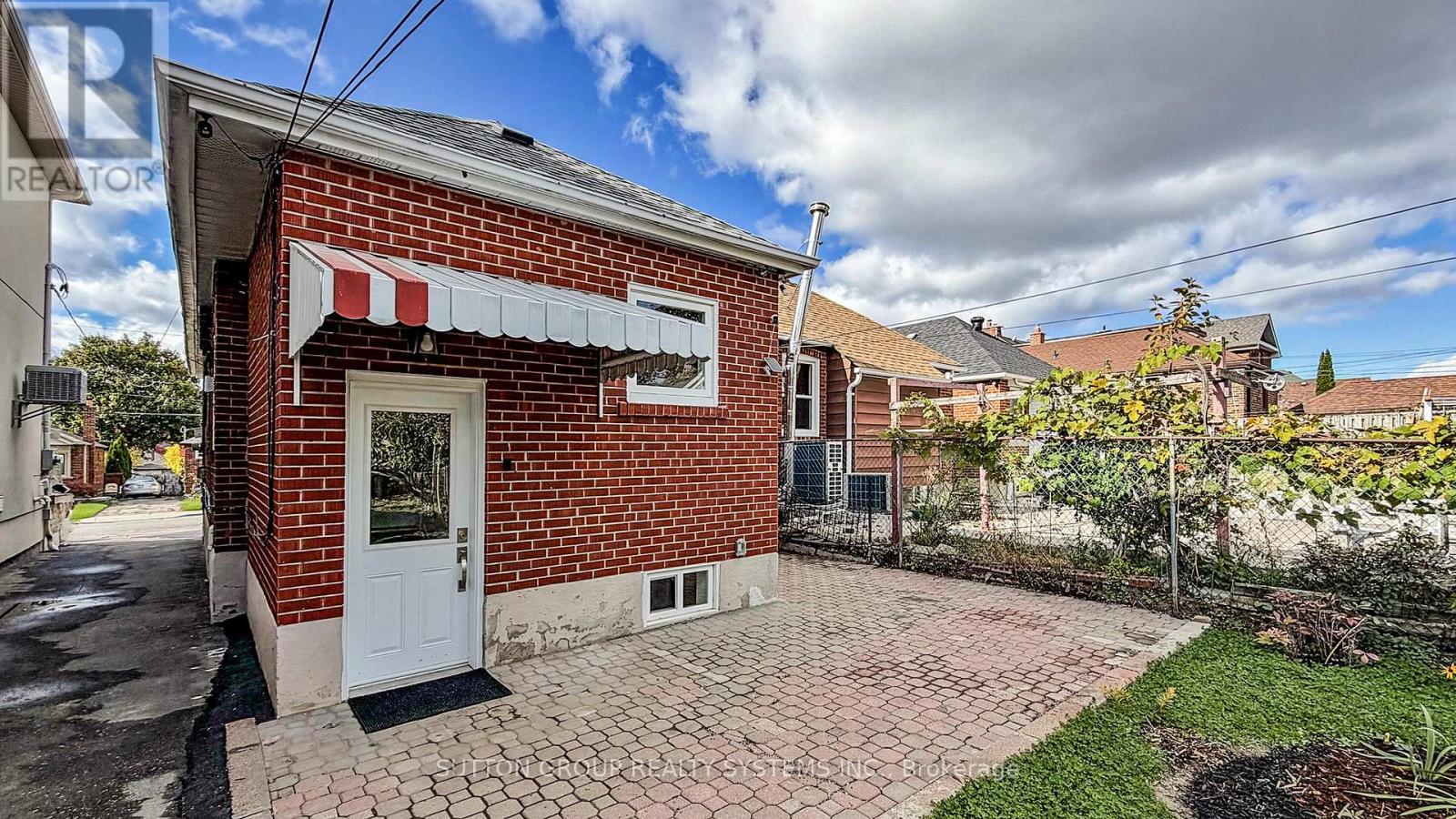 19 Montcalm Avenue, Toronto, Ontario  M6E 4N5 - Photo 45 - W12600666