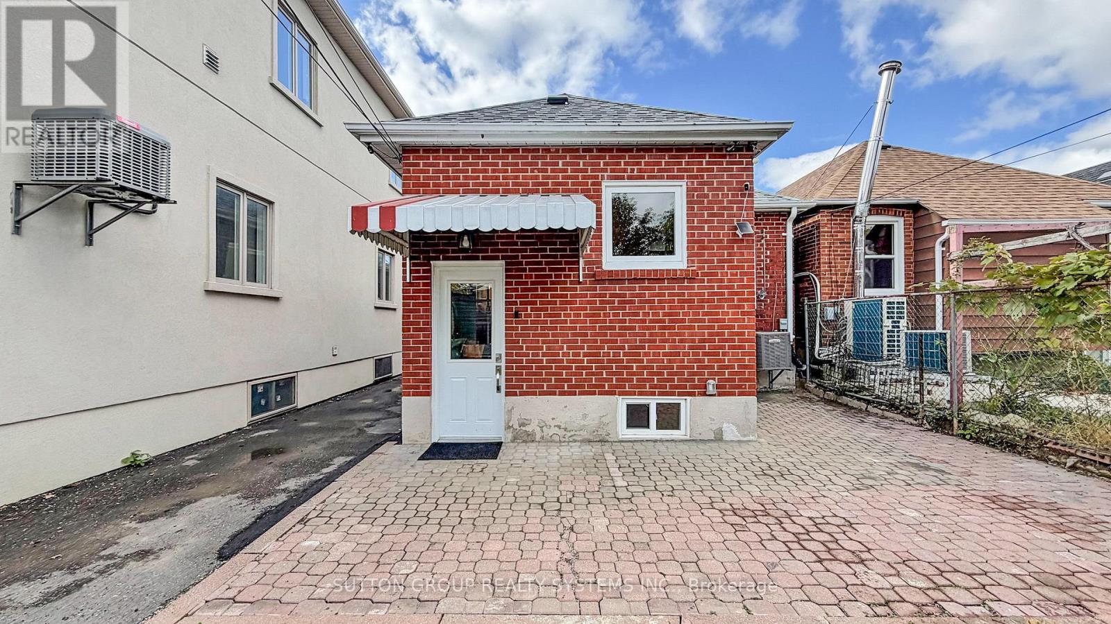 19 Montcalm Avenue, Toronto, Ontario  M6E 4N5 - Photo 46 - W12600666