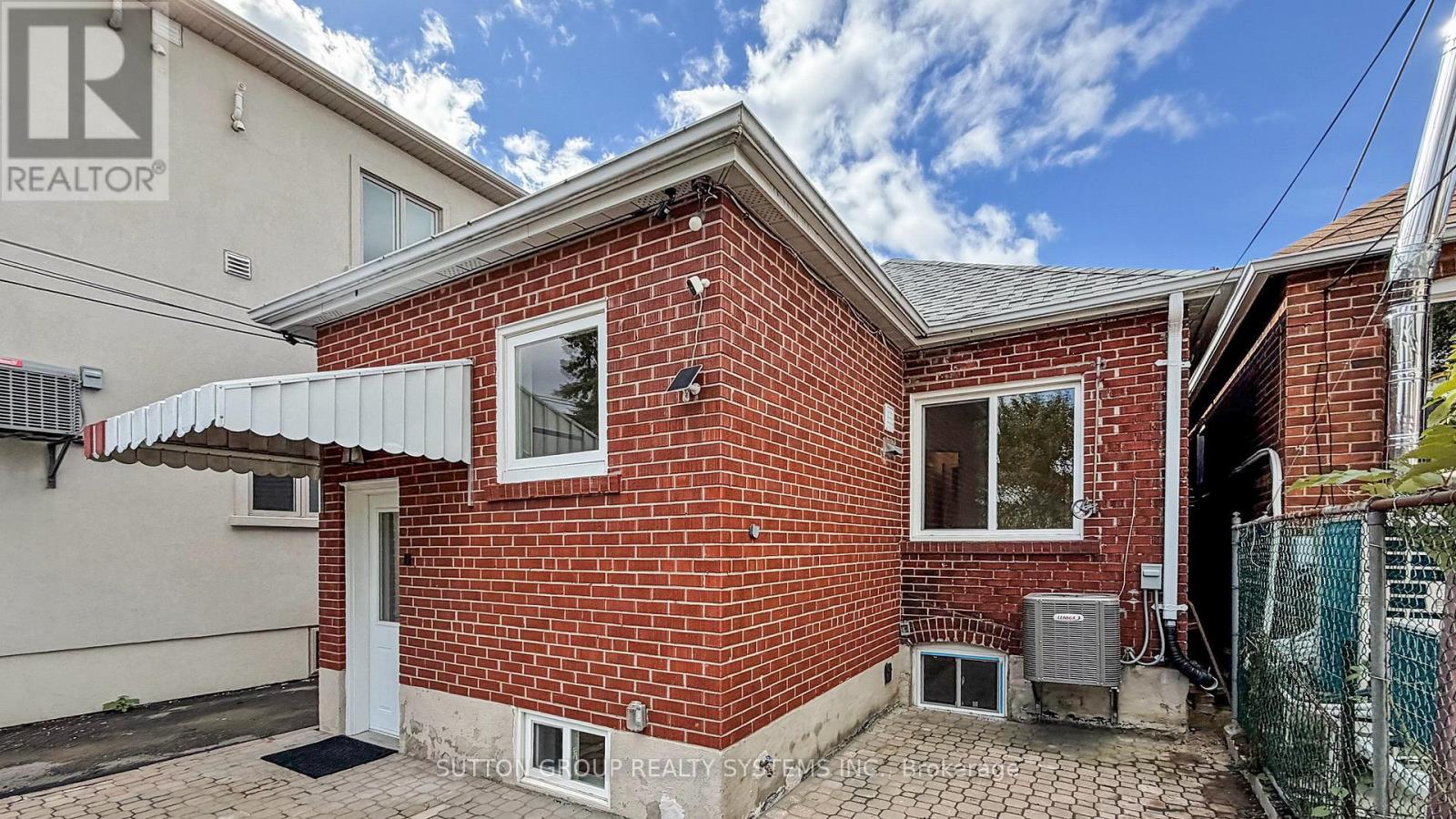 19 Montcalm Avenue, Toronto, Ontario  M6E 4N5 - Photo 47 - W12600666