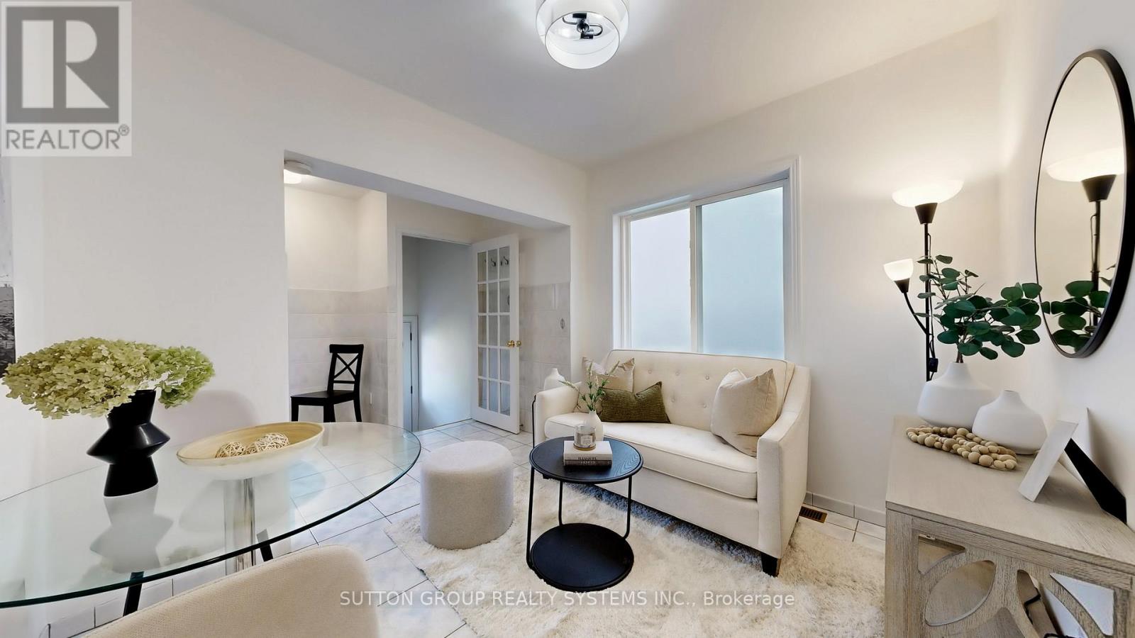 19 Montcalm Avenue, Toronto, Ontario  M6E 4N5 - Photo 5 - W12600666