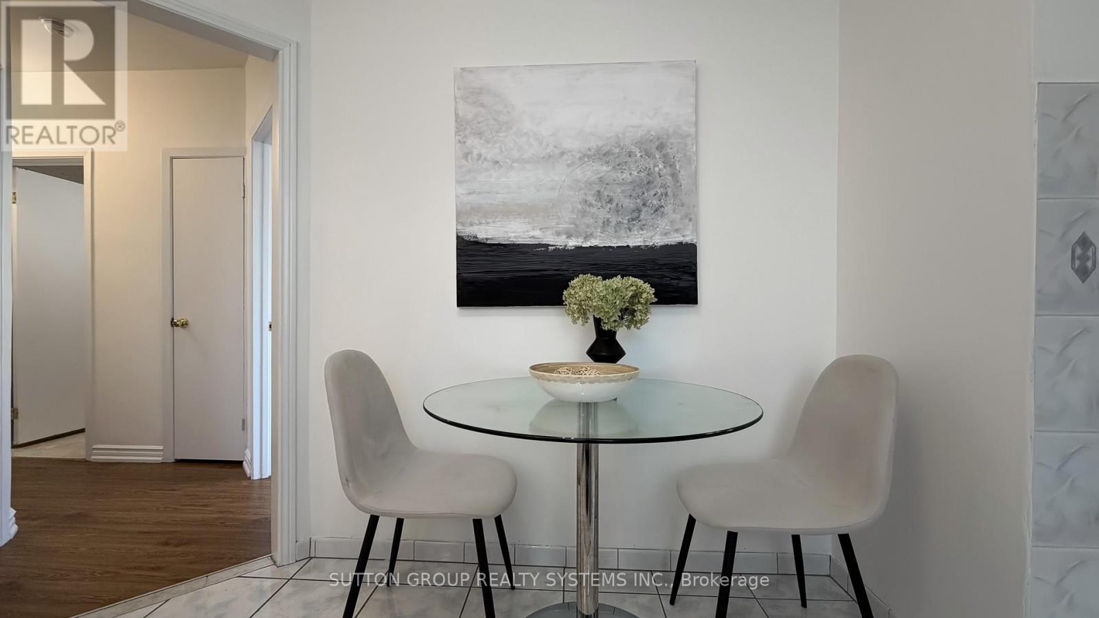 19 Montcalm Avenue, Toronto, Ontario  M6E 4N5 - Photo 7 - W12600666