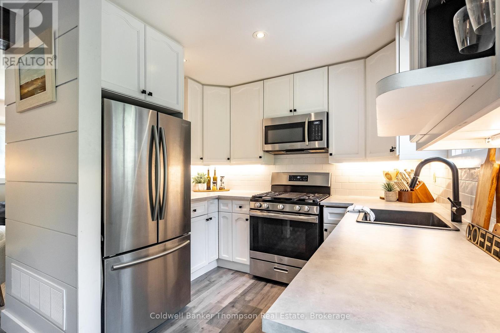 16 Walpole Street, Huntsville, Ontario P1H 1V3 - Photo 8 - X12443601