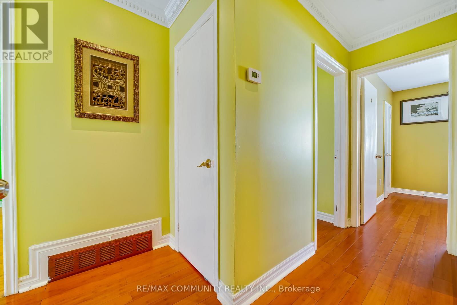 24 Hurley Crescent, Toronto, Ontario  M1P 4H4 - Photo 17 - E12599716