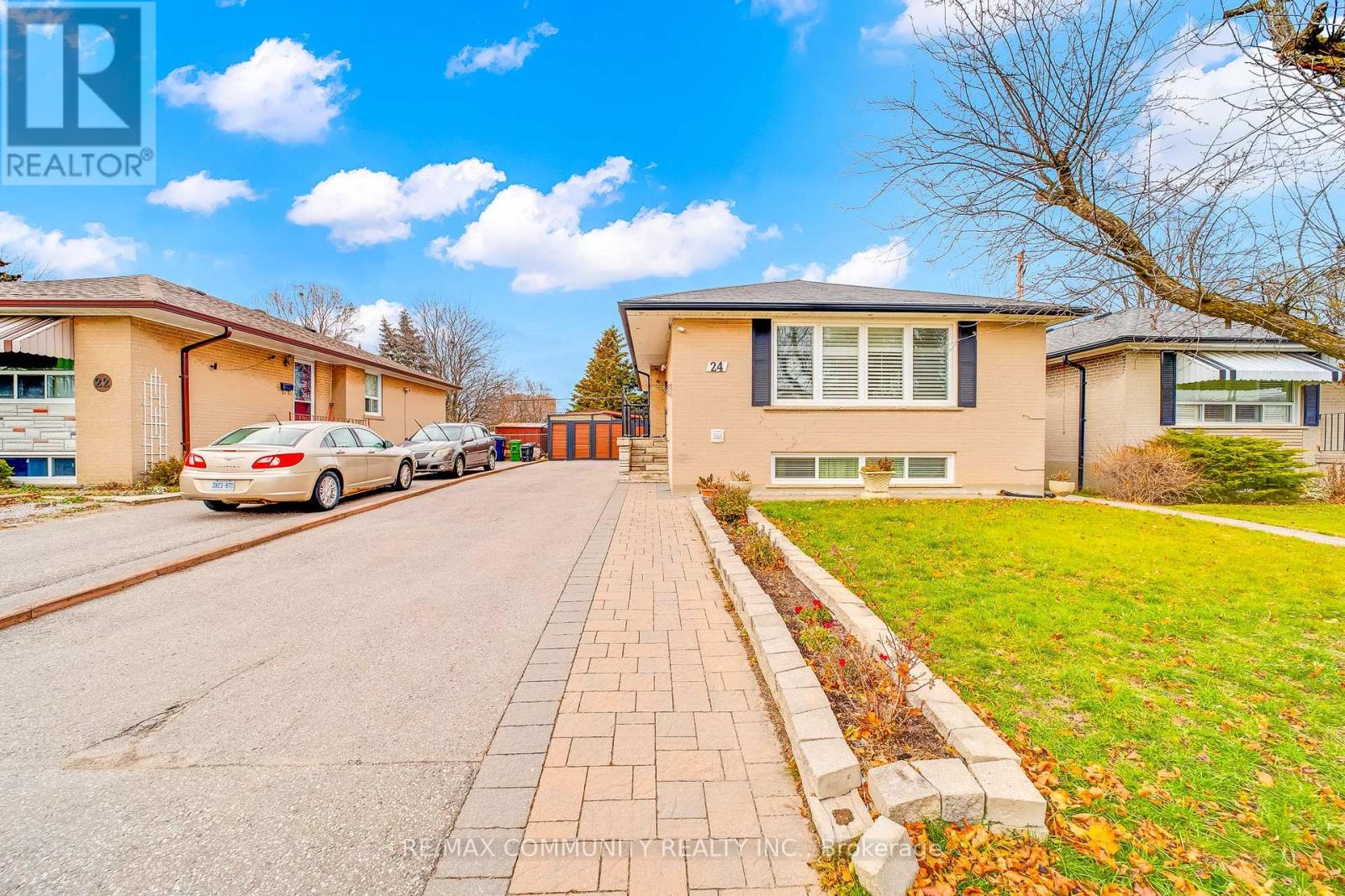 24 Hurley Crescent, Toronto, Ontario  M1P 4H4 - Photo 2 - E12599716