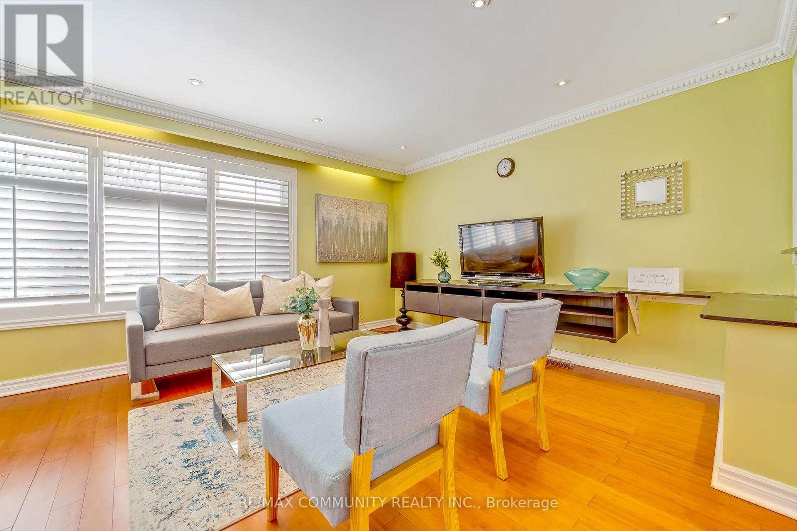 24 Hurley Crescent, Toronto, Ontario  M1P 4H4 - Photo 8 - E12599716