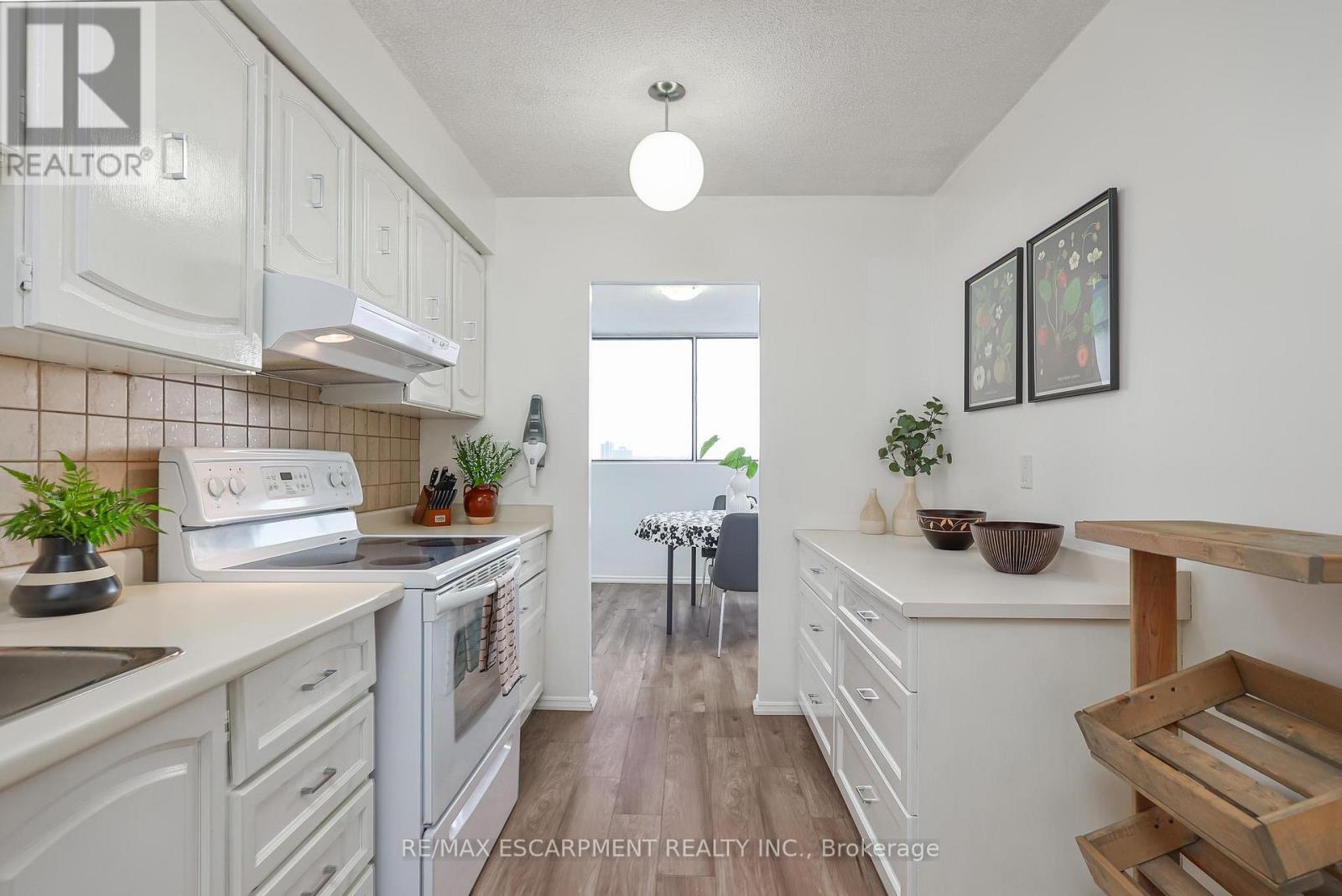 1706 - 375 King Street N, Kitchener, Ontario  N2J 4L6 - Photo 9 - X12600570