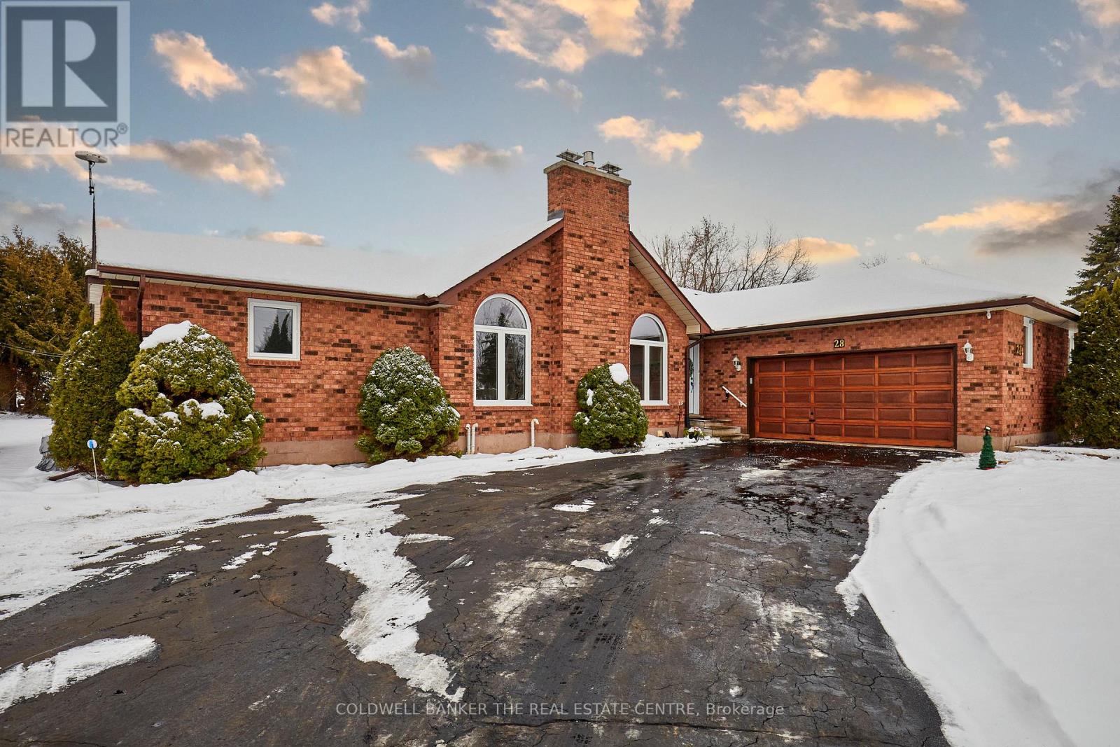 28 Neals Drive, Kawartha Lakes, Ontario  L0B 1K0 - Photo 2 - X12600668