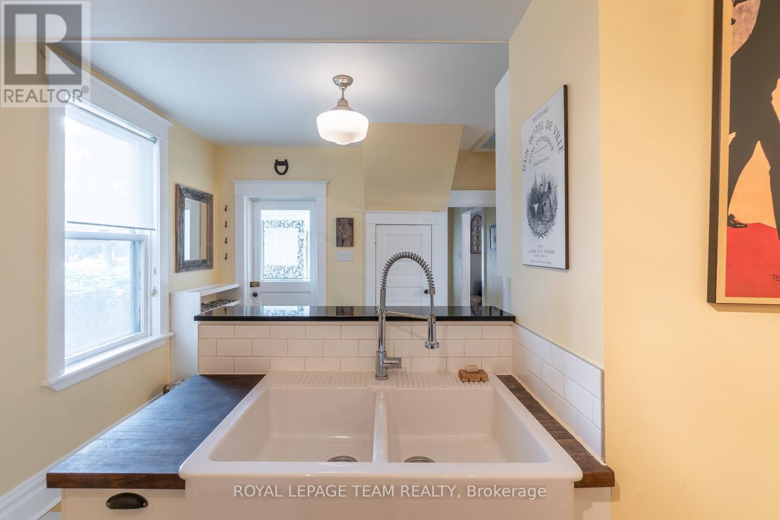 56 Bertrand Street, Ottawa, Ontario  K1M 1Y6 - Photo 10 - X12600718