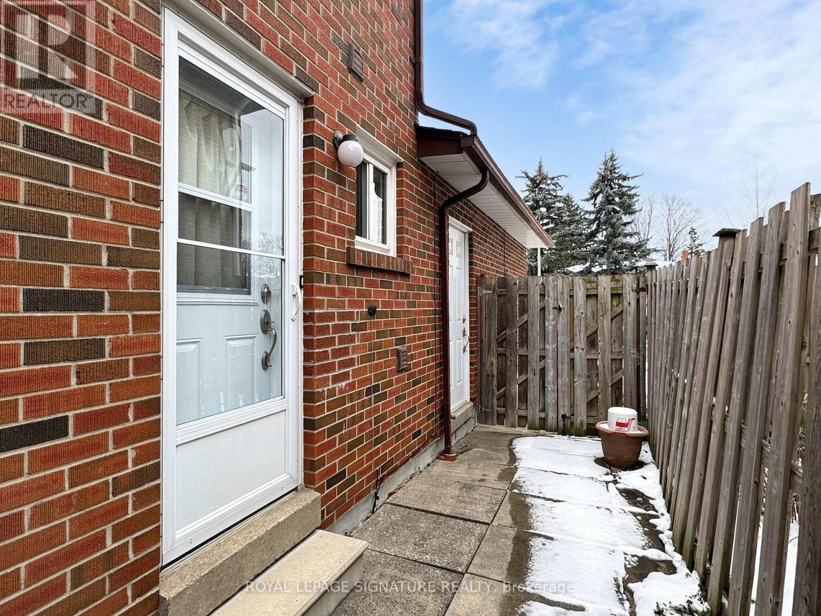 34 Charade Court, Toronto, Ontario  M1W 1C8 - Photo 37 - E12600642