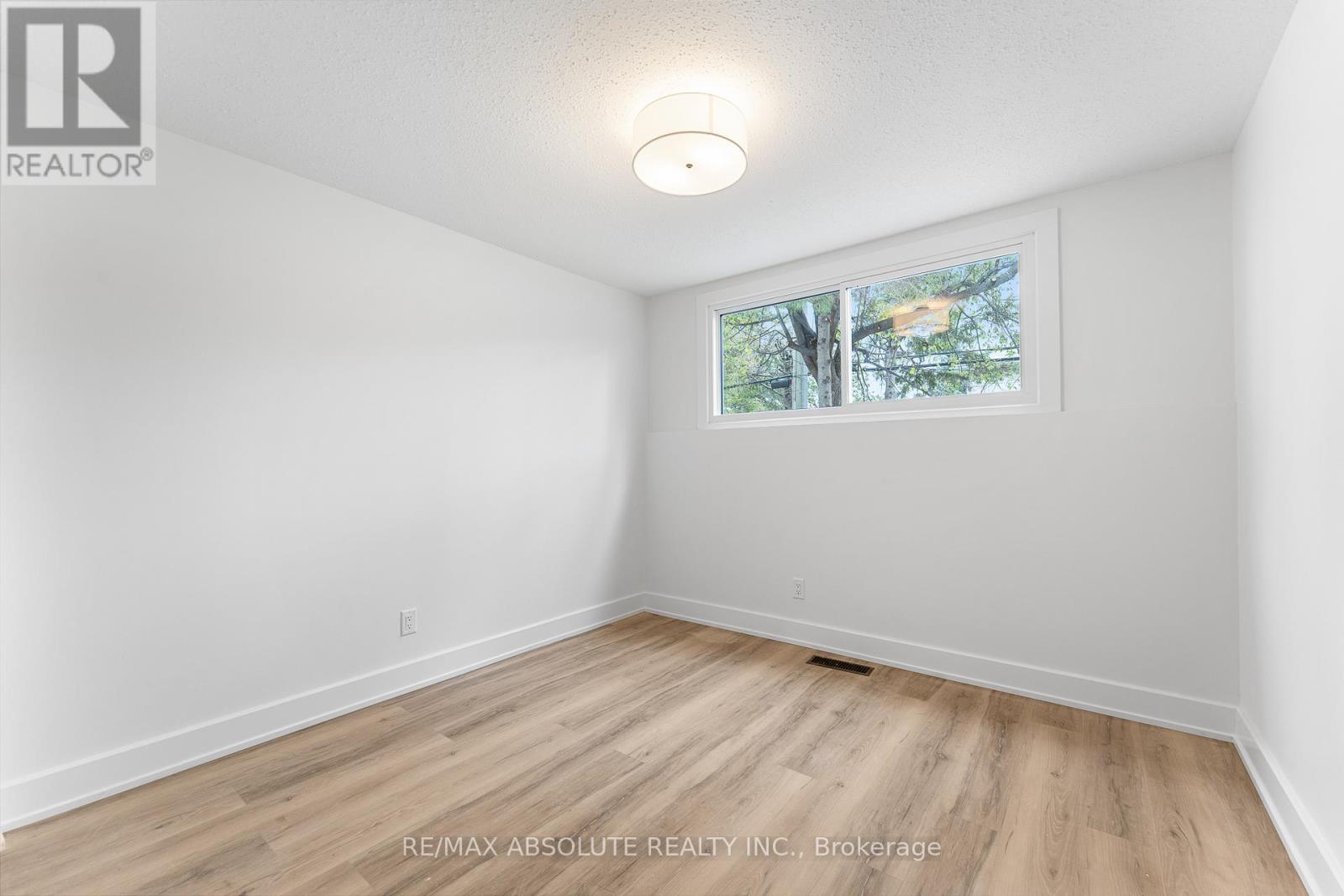 14 Mulvagh Avenue, Ottawa, Ontario K2E 6M6 - Photo 23 - X12597816