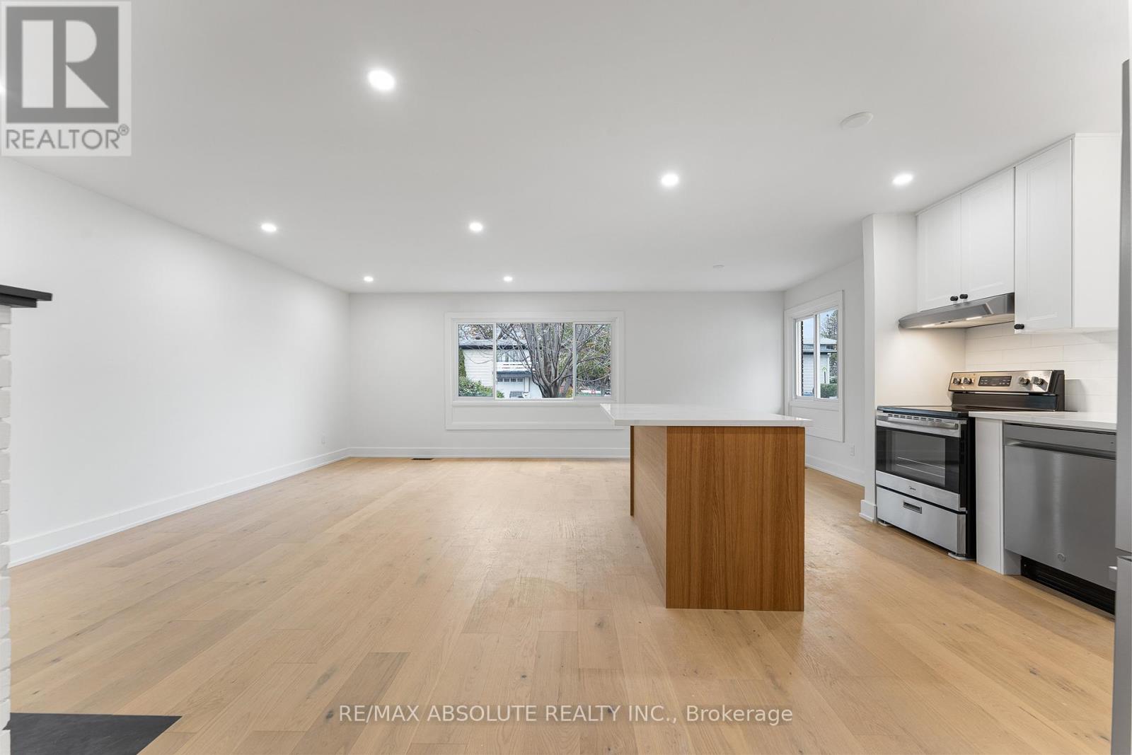 14 Mulvagh Avenue, Ottawa, Ontario K2E 6M6 - Photo 4 - X12597816