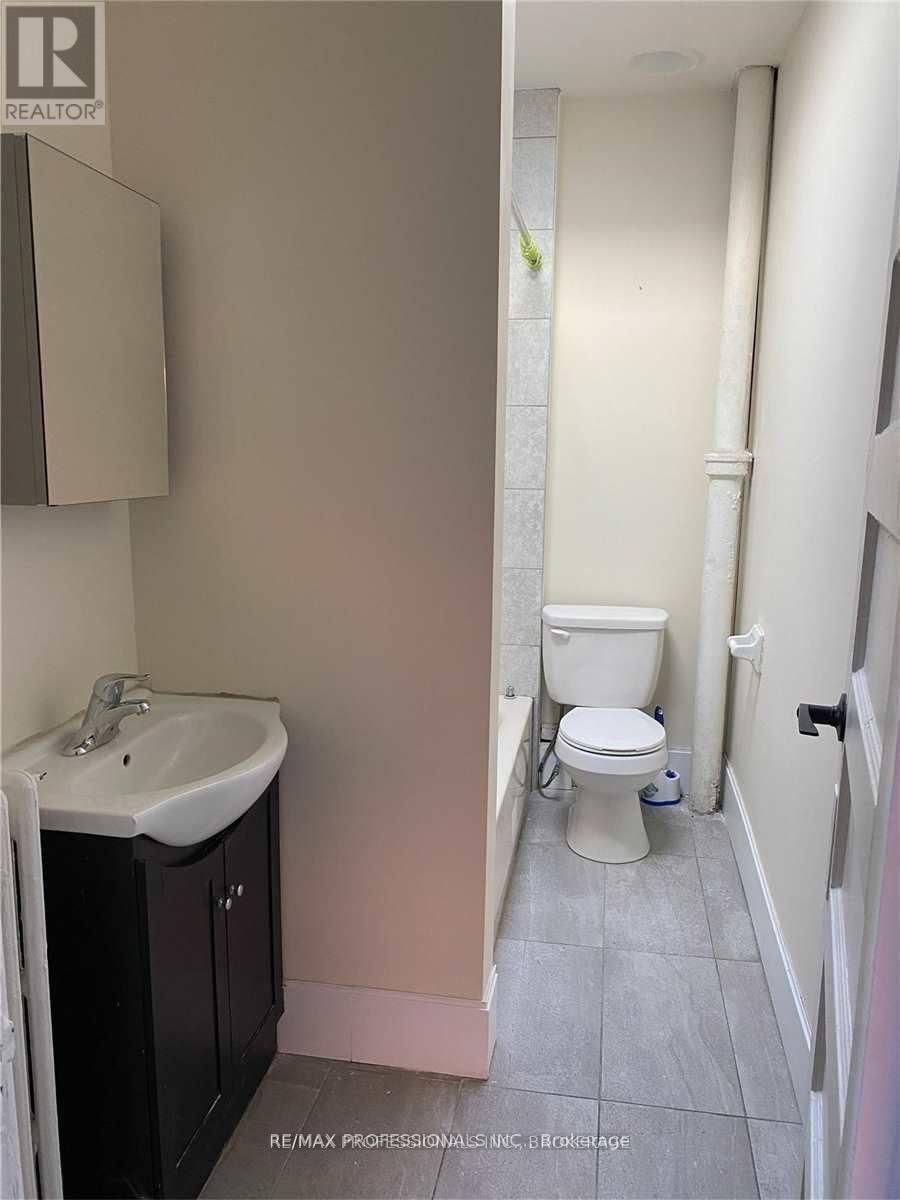 2nd Flr - 366 Oakwood Avenue, Toronto, Ontario  M6E 2W3 - Photo 5 - C12600760