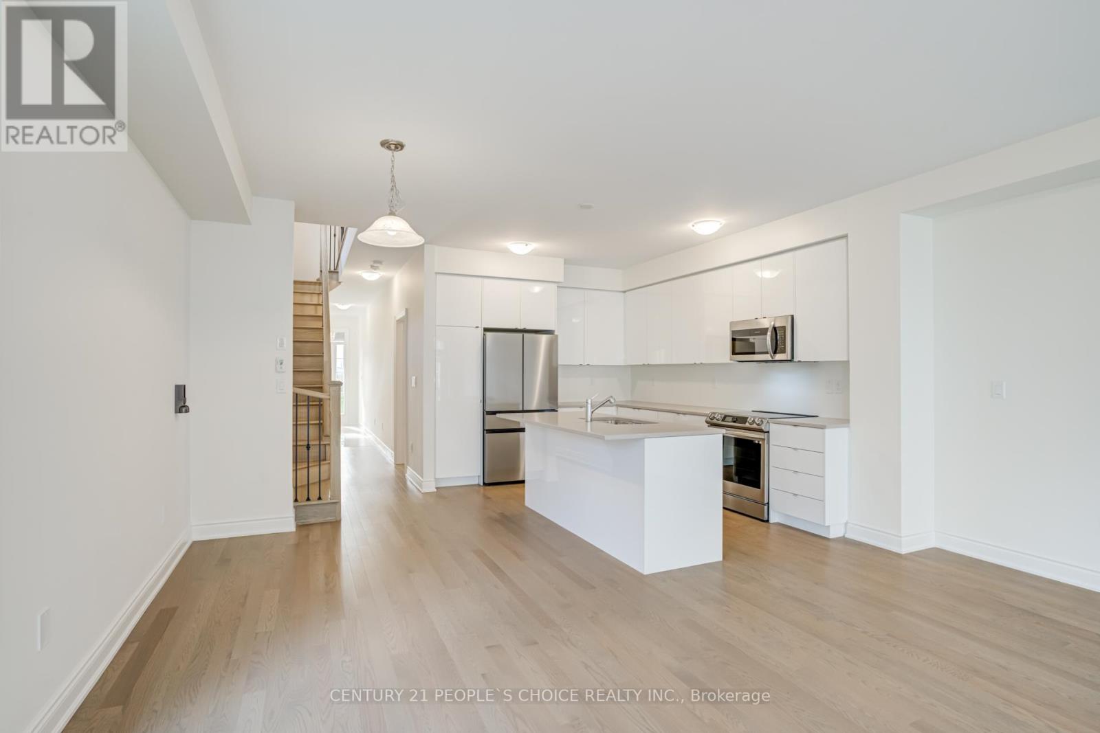 64 Montrose Boulevard, Bradford West Gwillimbury, Ontario  L3Z 4P3 - Photo 6 - N12573916