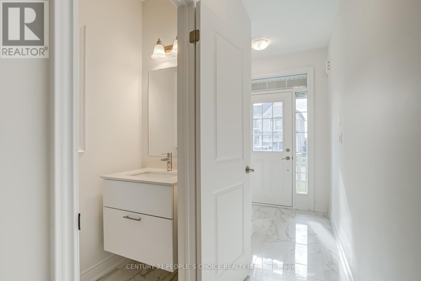 64 Montrose Boulevard, Bradford West Gwillimbury, Ontario  L3Z 4P3 - Photo 4 - N12573916