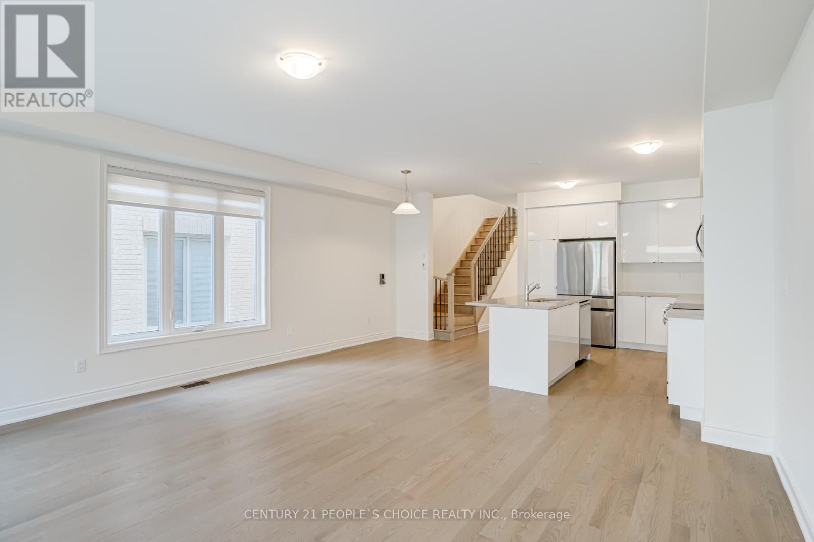 64 Montrose Boulevard, Bradford West Gwillimbury, Ontario  L3Z 4P3 - Photo 7 - N12573916