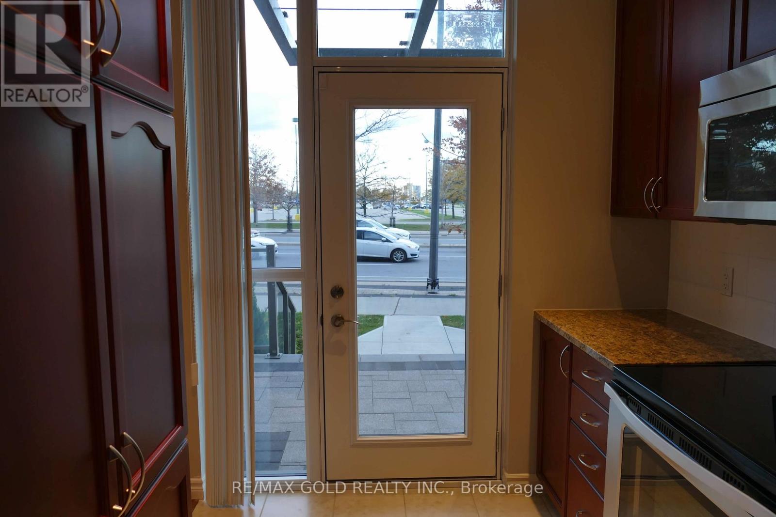 115 - 339 Rathburn Road, Mississauga, Ontario  L5B 0C8 - Photo 3 - W12598598