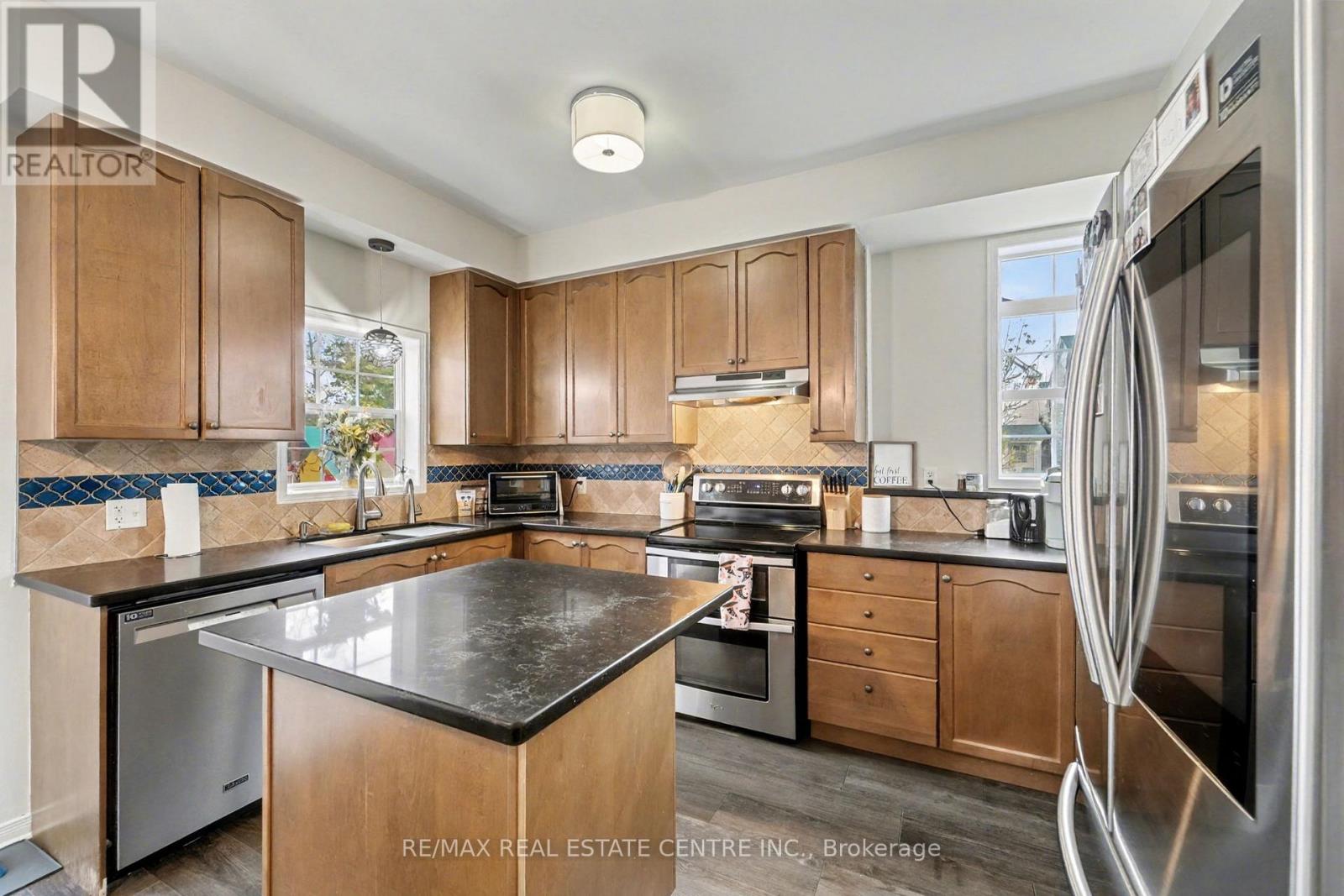 56 Vanguard Drive, Whitby, Ontario  L1M 2N8 - Photo 13 - E12600690