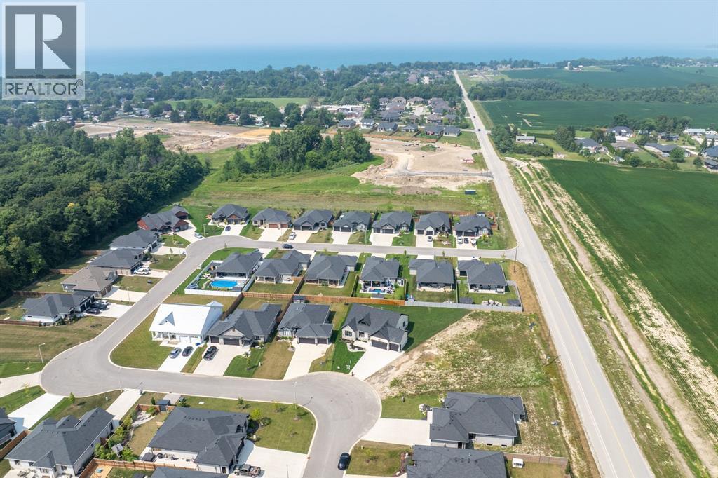 6755 Griffin Drive, Plympton-Wyoming, Ontario  N0N 1E0 - Photo 11 - 25031046