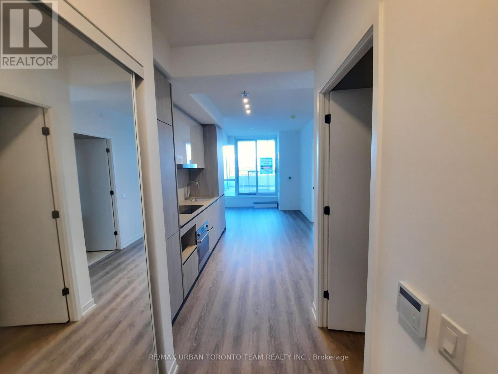 516 - 8 Interchange Way, Vaughan, Ontario  L4K 5Z7 - Photo 2 - N12600724