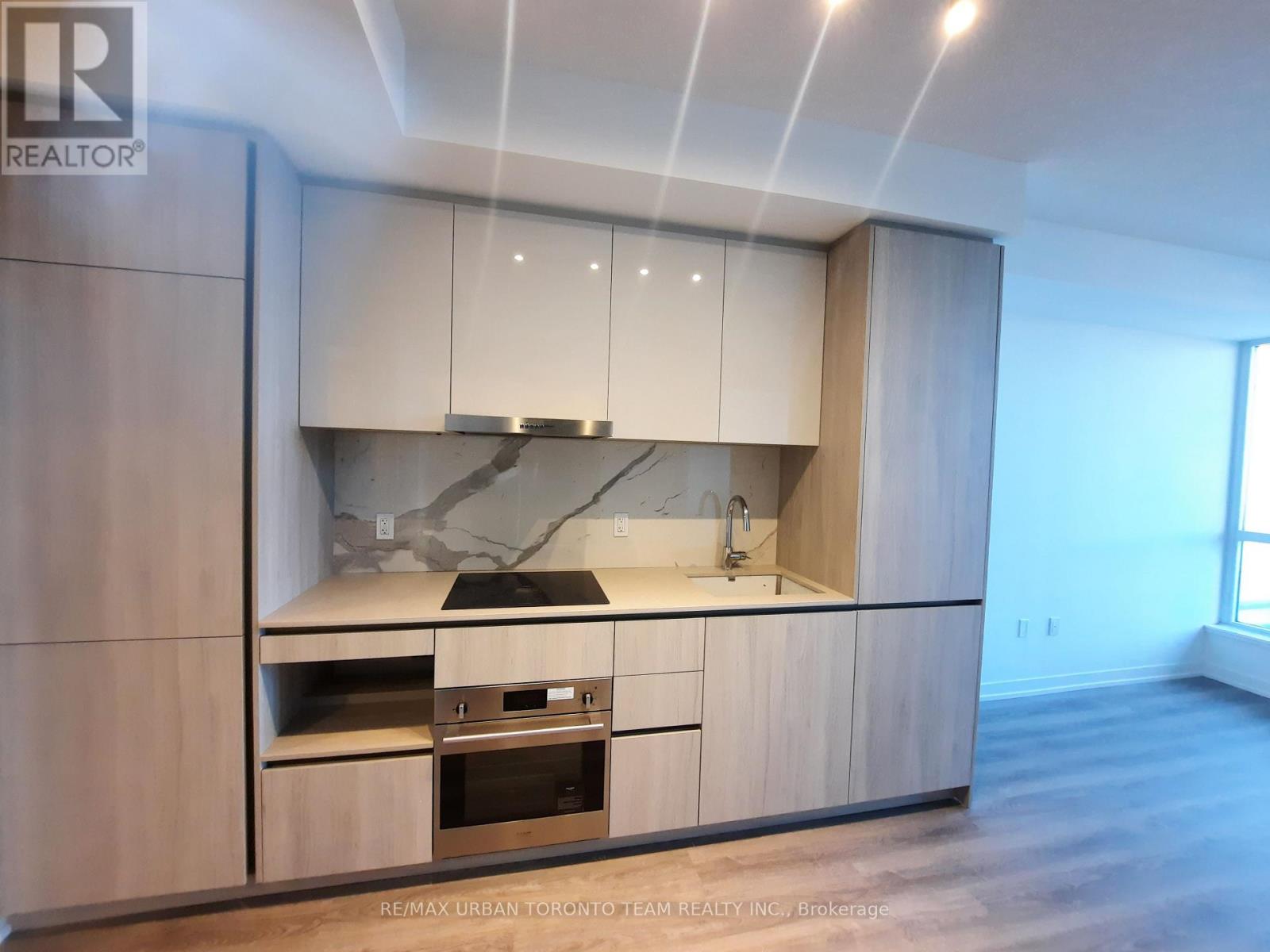 516 - 8 Interchange Way, Vaughan, Ontario  L4K 5Z7 - Photo 4 - N12600724