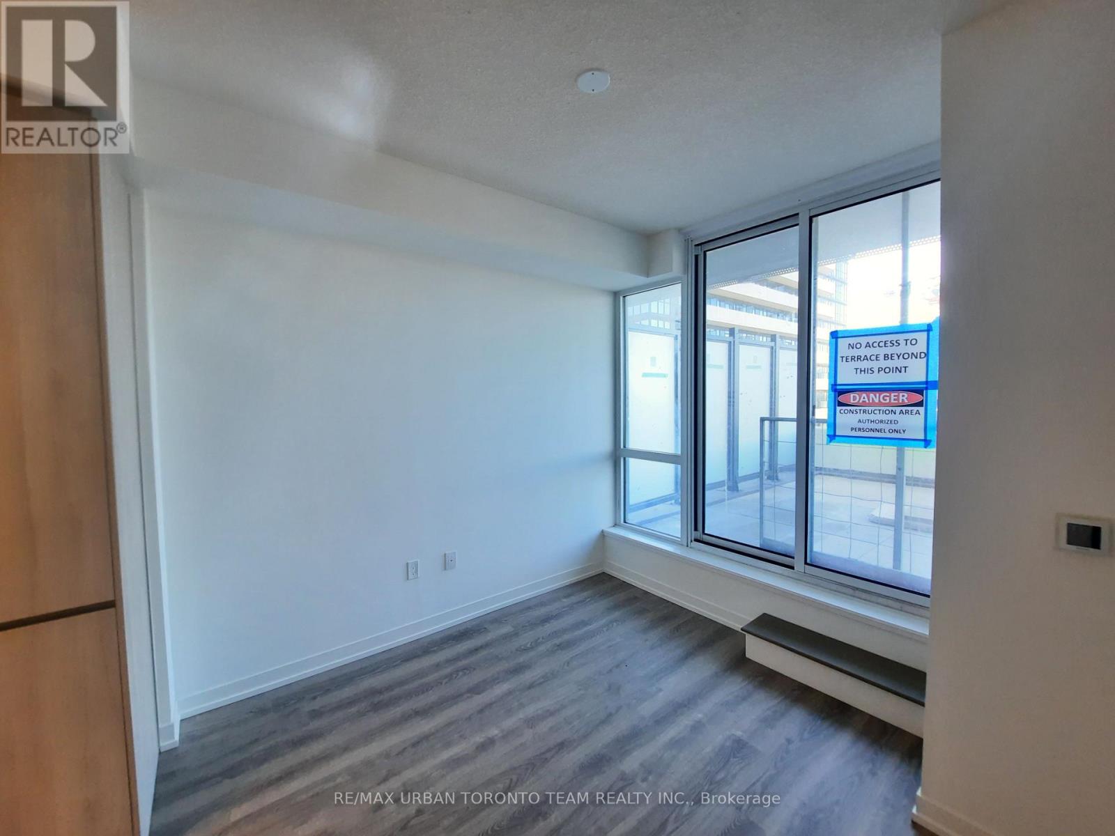 516 - 8 Interchange Way, Vaughan, Ontario  L4K 5Z7 - Photo 6 - N12600724