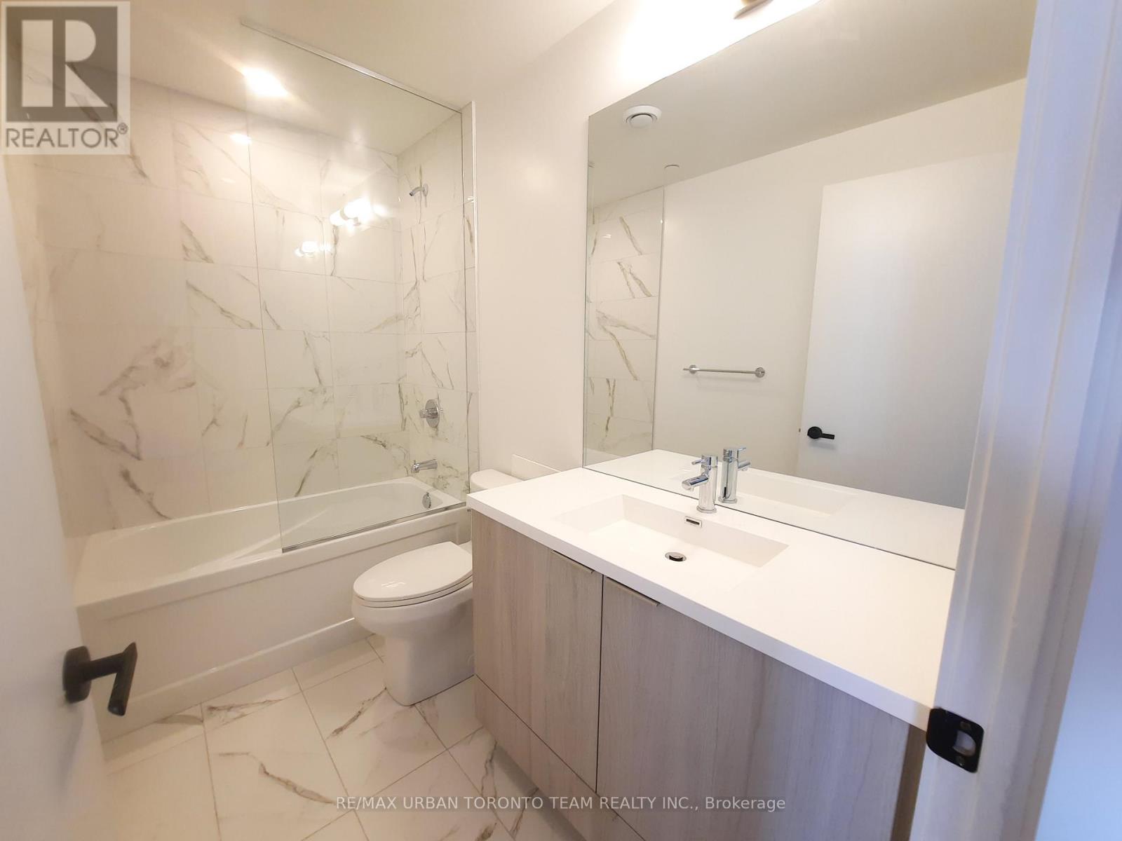 516 - 8 Interchange Way, Vaughan, Ontario  L4K 5Z7 - Photo 9 - N12600724