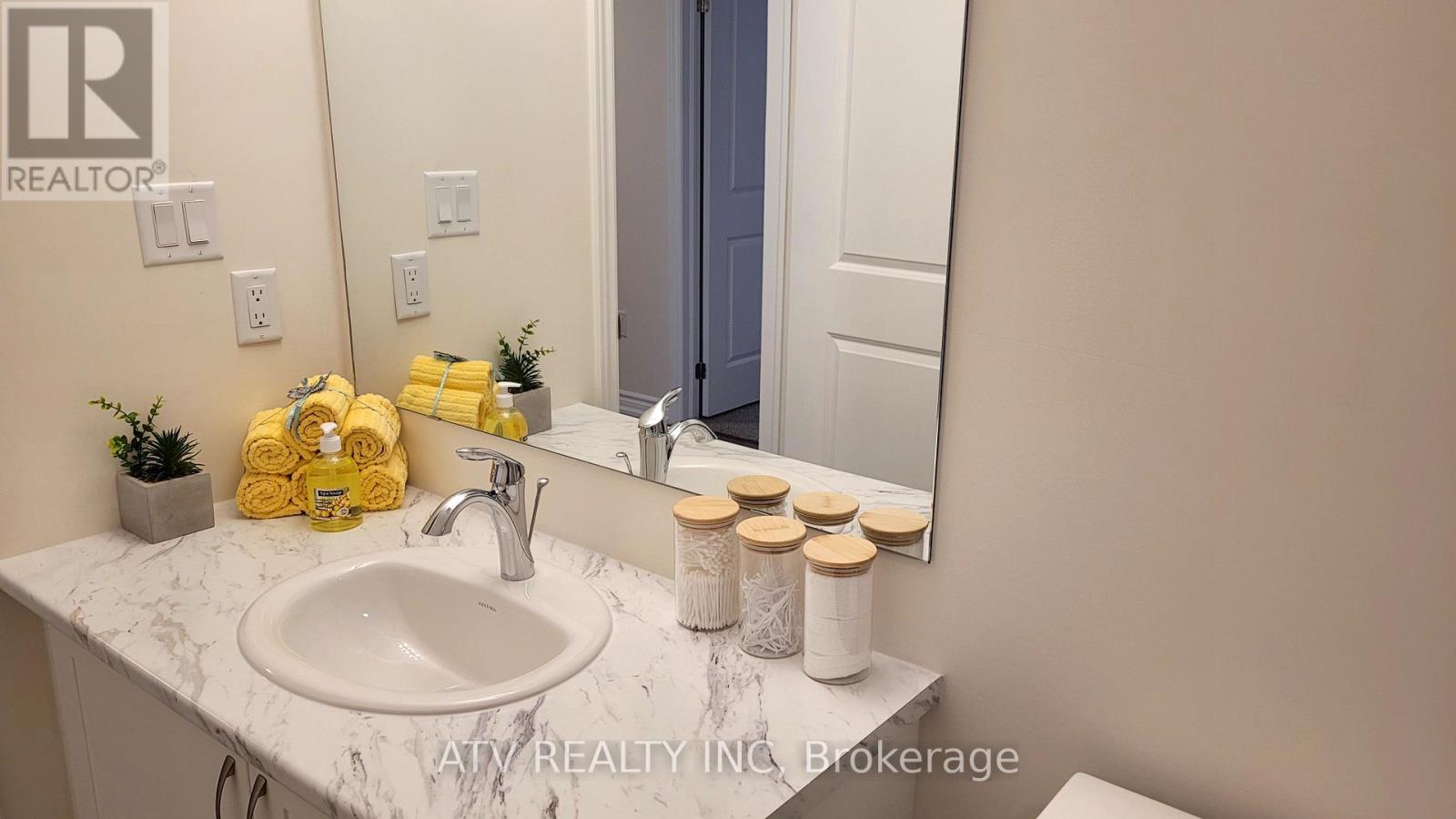 2135 Speare Court, Innisfil, Ontario  L9S 0M9 - Photo 4 - N12600728