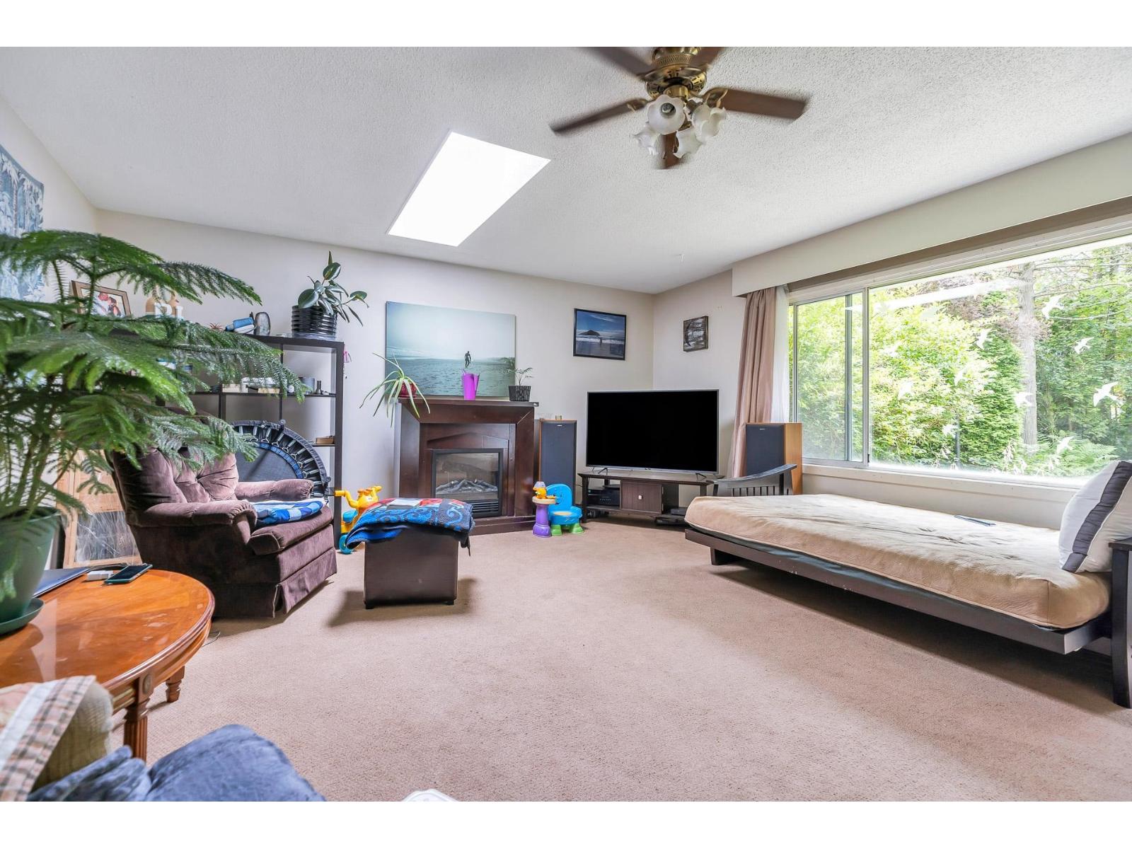 12587 23 Avenue, Surrey, British Columbia  V4A 2C5 - Photo 3 - R3071875