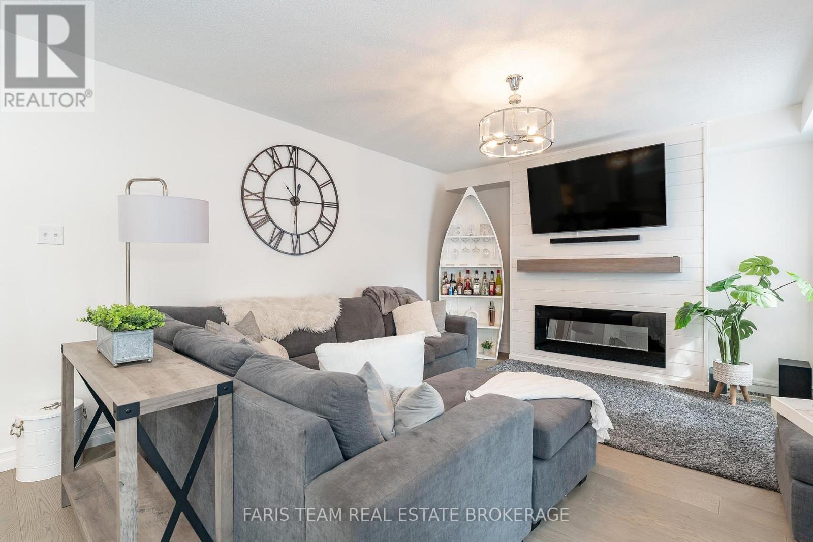 3 Saxon Road, Barrie (Innis-Shore), Ontario  L4M 7G6 - Photo 12 - S12600786