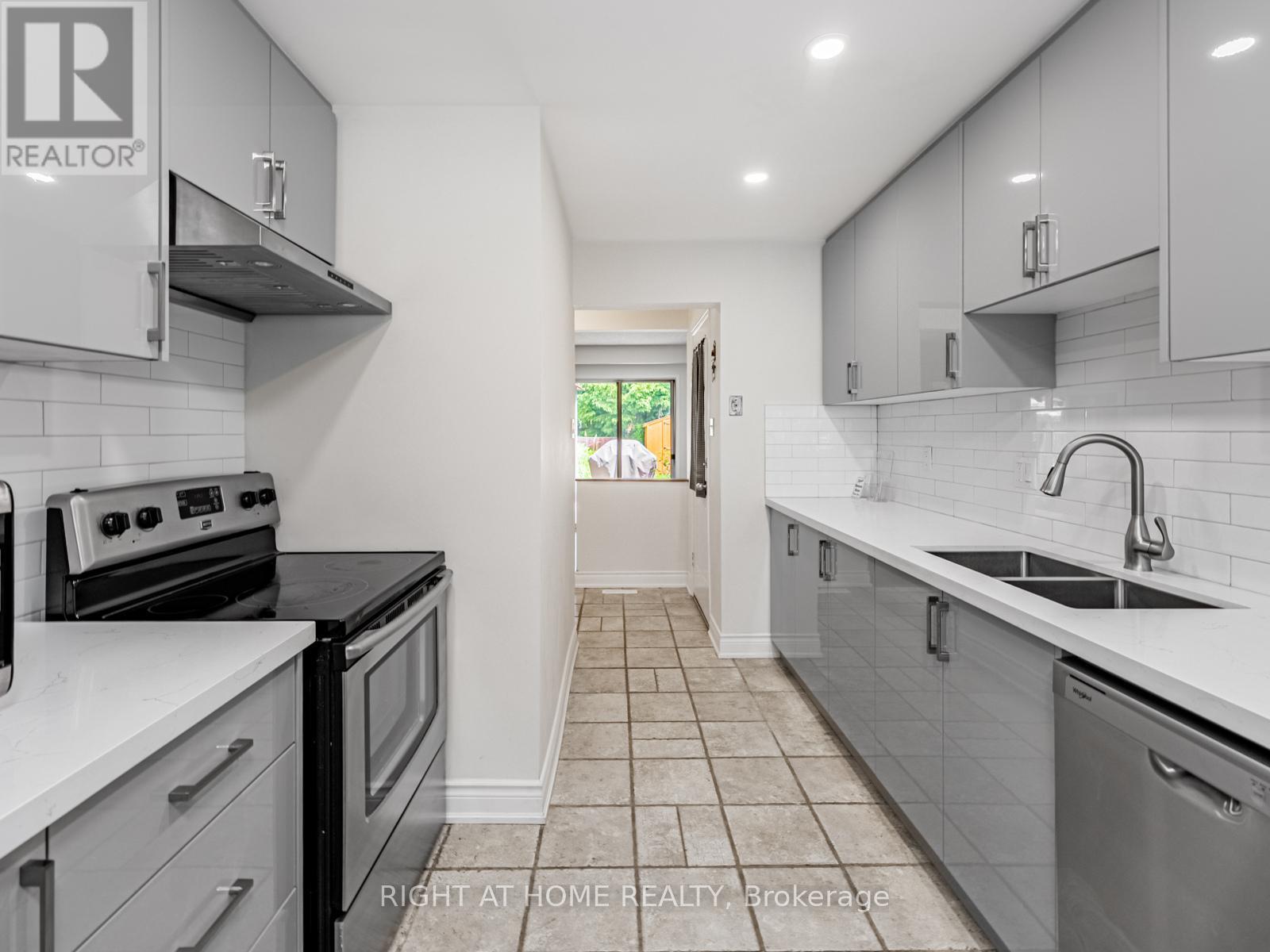 1129 Beechnut Road, Oakville, Ontario  L6J 7P2 - Photo 10 - W12600672