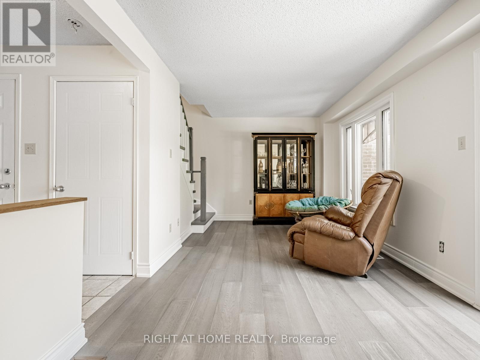 1129 Beechnut Road, Oakville, Ontario  L6J 7P2 - Photo 13 - W12600672