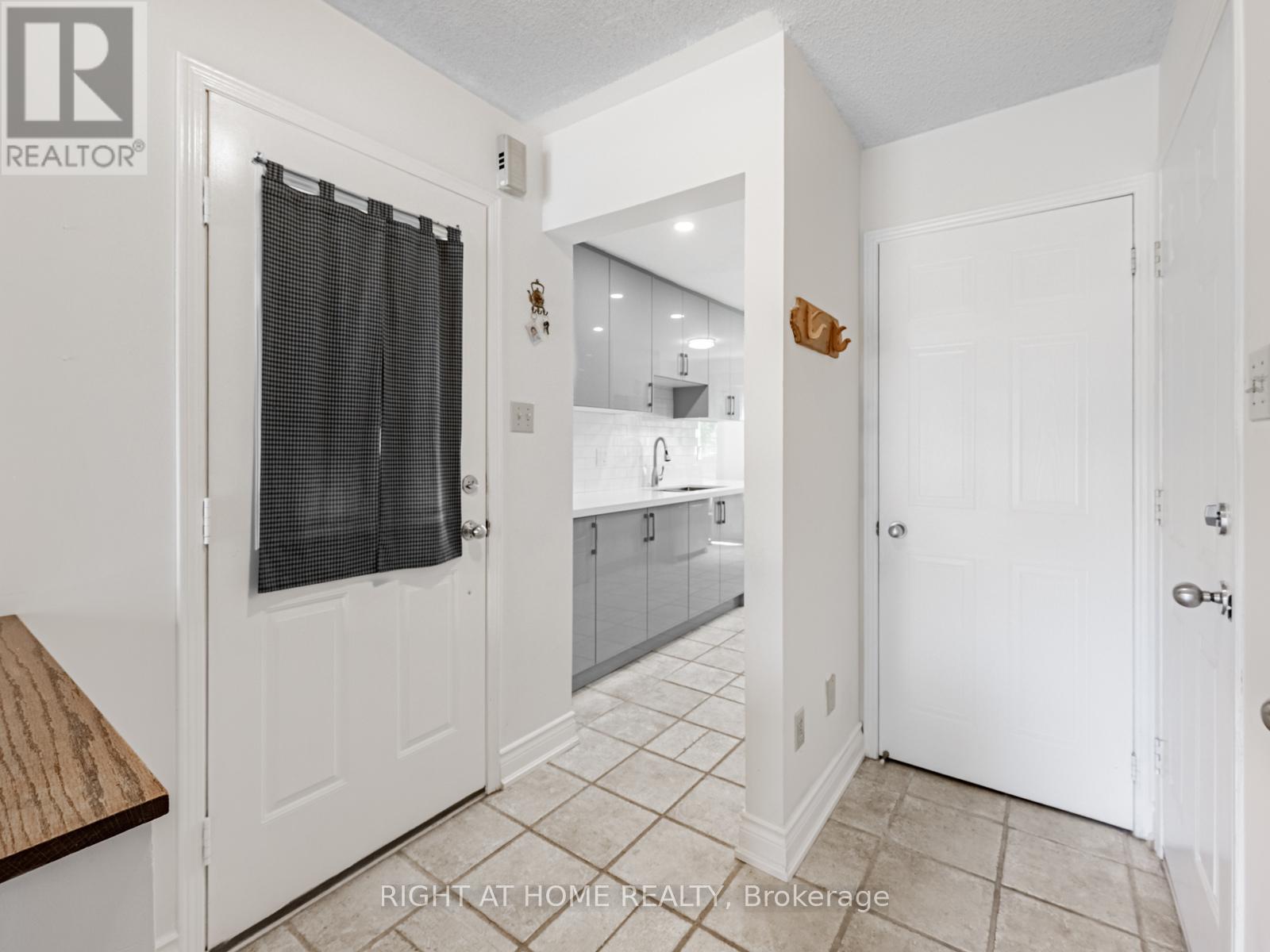 1129 Beechnut Road, Oakville, Ontario  L6J 7P2 - Photo 5 - W12600672