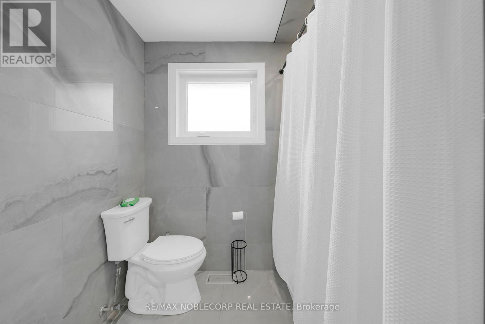 2515 Hensall Street, Mississauga, Ontario  L5A 2T1 - Photo 10 - W12600714